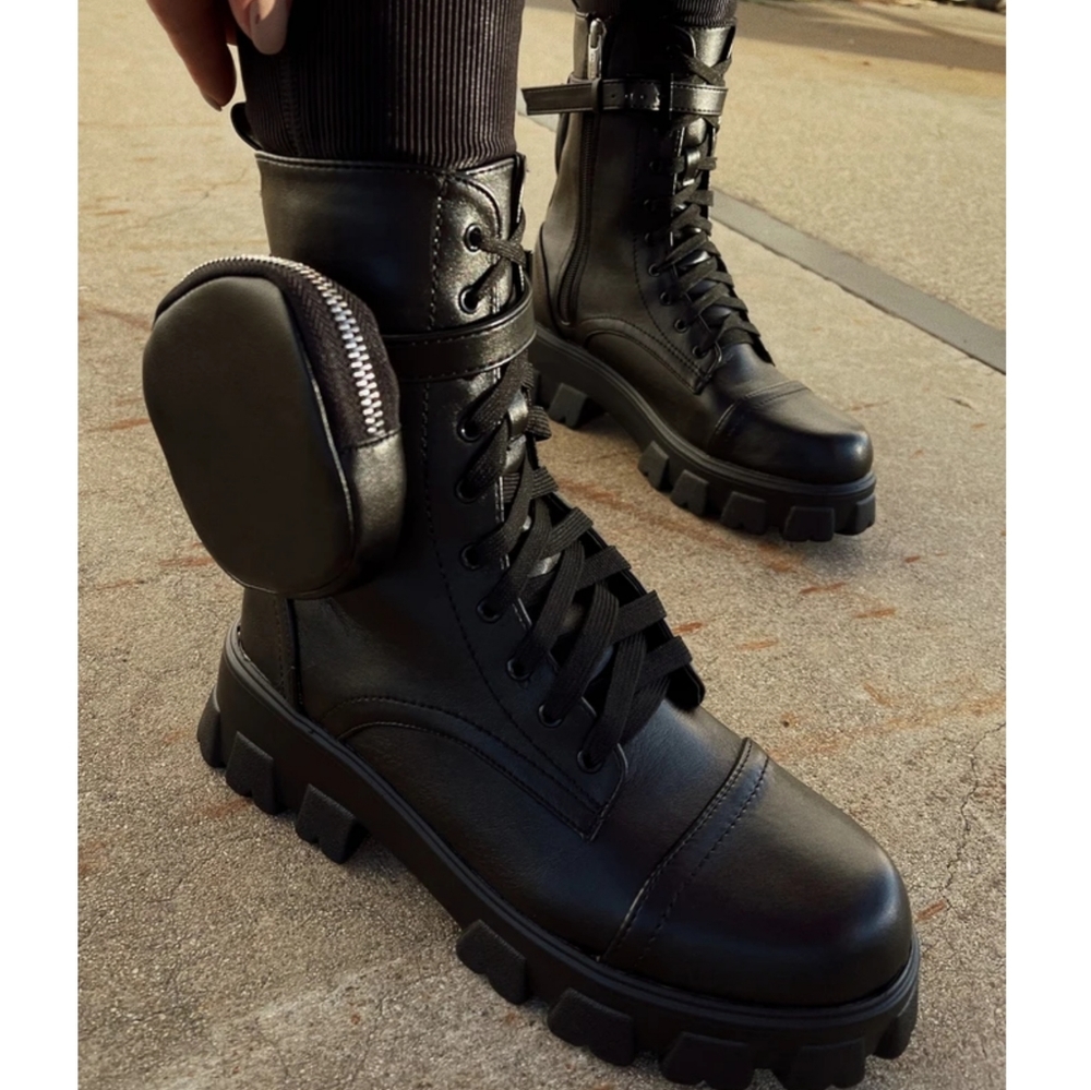 𝙇𝙖𝙨𝙩 Size 10🖤🎥𝑺𝒊𝒈𝒏𝒂𝒕𝒖𝒓𝒆 𝑳𝒖𝒙𝒆 𝑪𝒐𝒎𝒃𝒂𝒕 𝑩𝒐𝒐𝒕 - BLACK